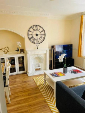 Superb and Comfortable 3BD Home in Dagenham